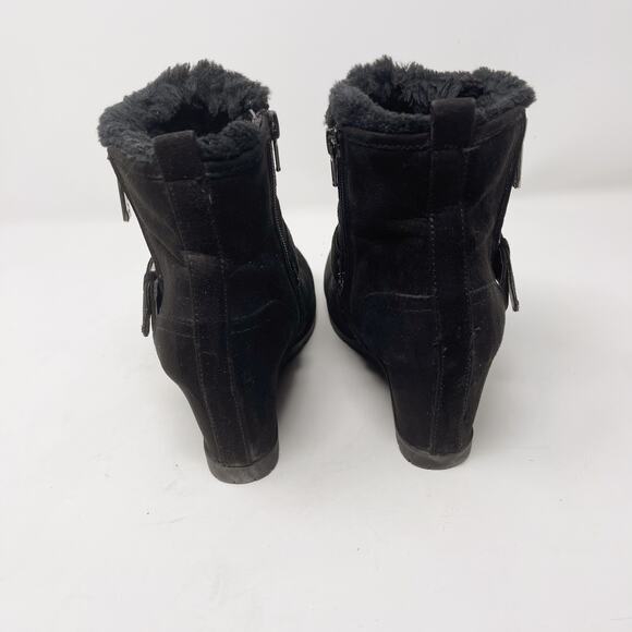 Unisa Size 6.5 Black Tayya Quilted Wedge Ankle Booties Buckle Zip Accents Lined - Picture 10 of 12